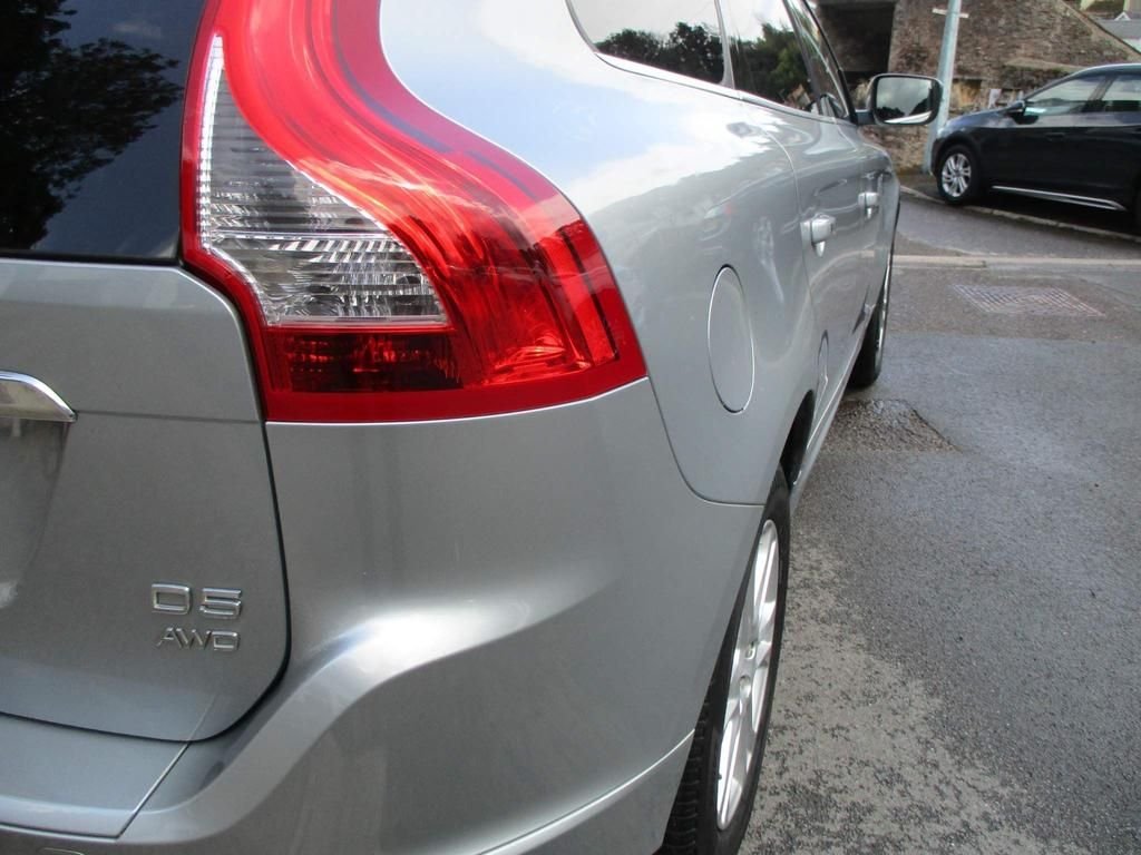 USED 2015 65 VOLVO XC60 2.4 D5 SE LUX NAV AWD 5d 217 BHP FULL SERVICE HISTORY