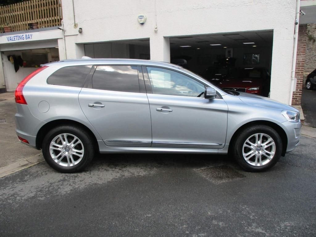 USED 2015 65 VOLVO XC60 2.4 D5 SE LUX NAV AWD 5d 217 BHP FULL SERVICE HISTORY