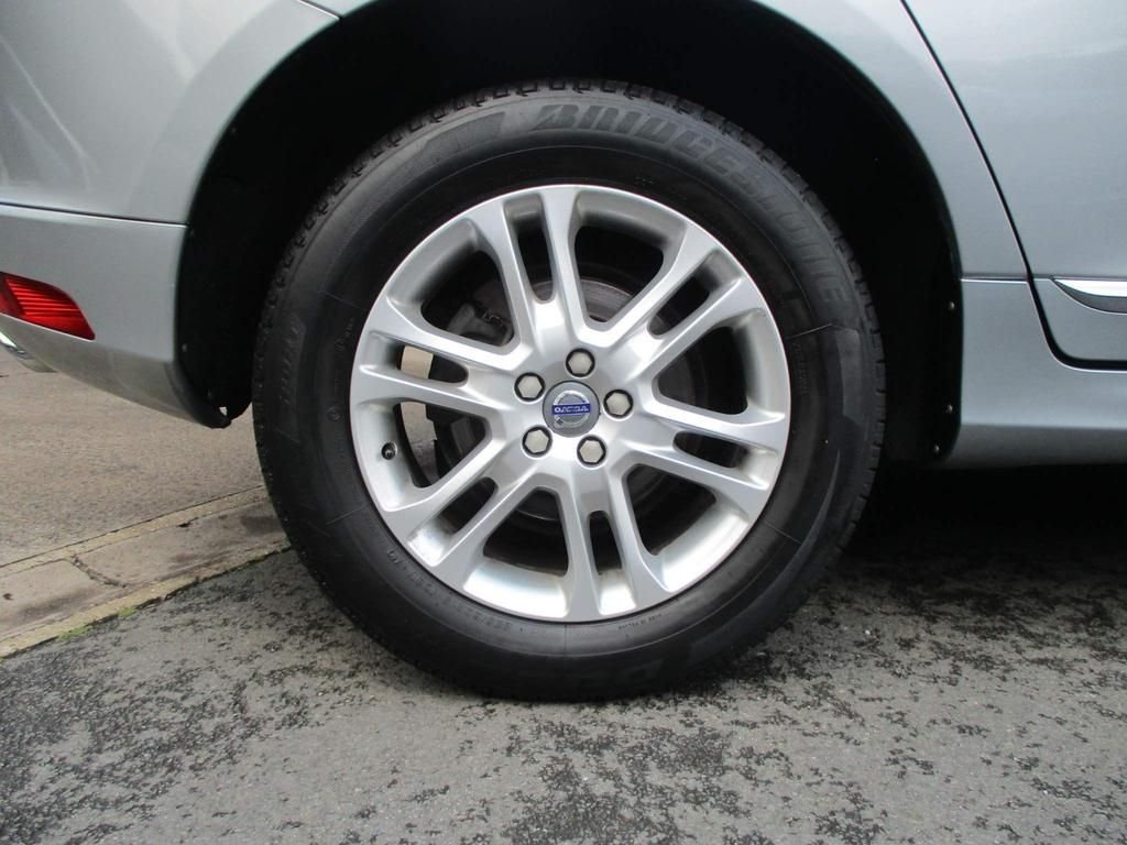 USED 2015 65 VOLVO XC60 2.4 D5 SE LUX NAV AWD 5d 217 BHP FULL SERVICE HISTORY