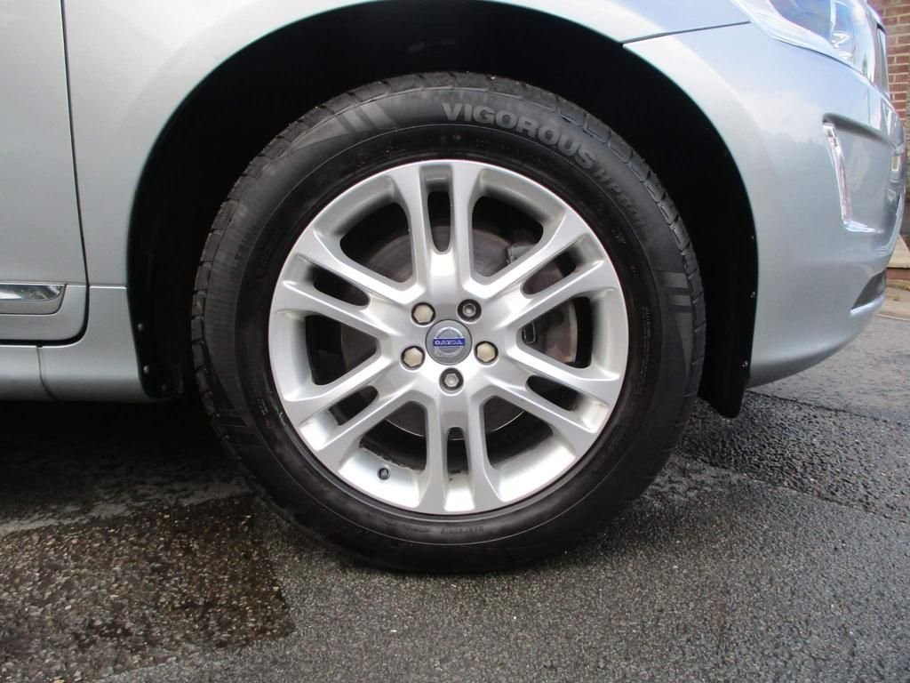 USED 2015 65 VOLVO XC60 2.4 D5 SE LUX NAV AWD 5d 217 BHP FULL SERVICE HISTORY