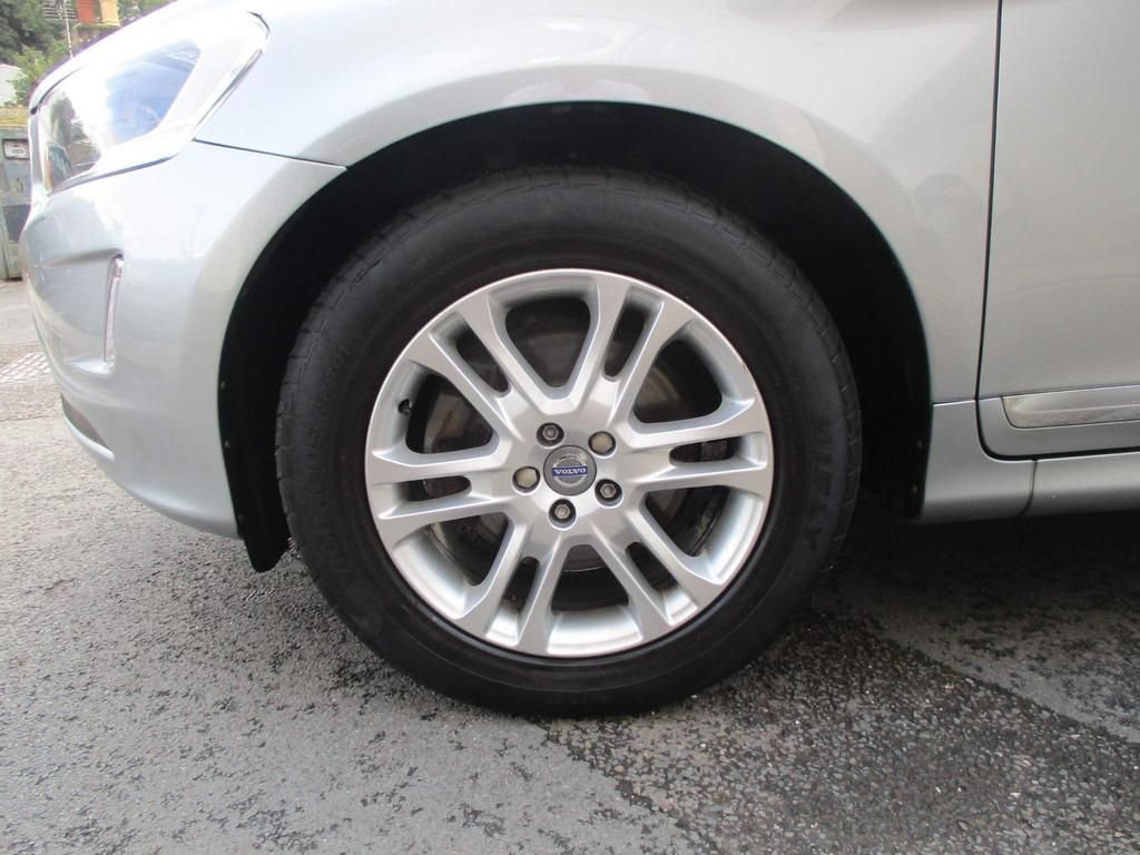 USED 2015 65 VOLVO XC60 2.4 D5 SE LUX NAV AWD 5d 217 BHP FULL SERVICE HISTORY