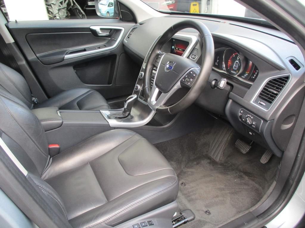 USED 2015 65 VOLVO XC60 2.4 D5 SE LUX NAV AWD 5d 217 BHP FULL SERVICE HISTORY