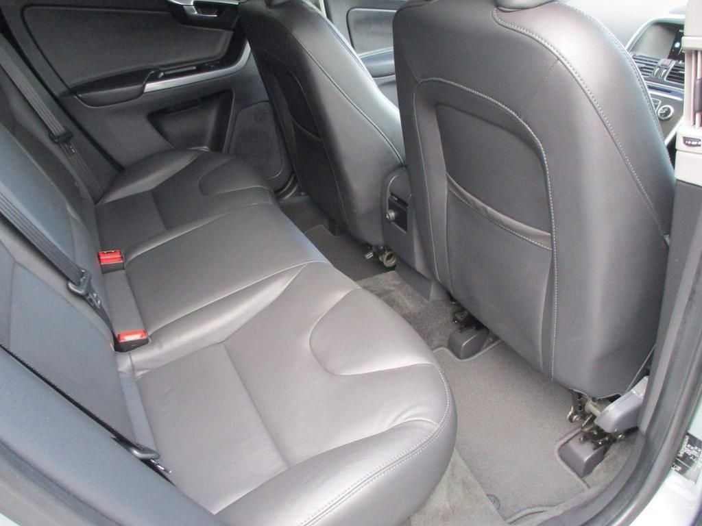 USED 2015 65 VOLVO XC60 2.4 D5 SE LUX NAV AWD 5d 217 BHP FULL SERVICE HISTORY