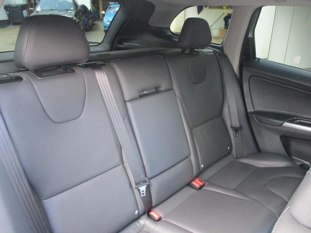 USED 2015 65 VOLVO XC60 2.4 D5 SE LUX NAV AWD 5d 217 BHP FULL SERVICE HISTORY