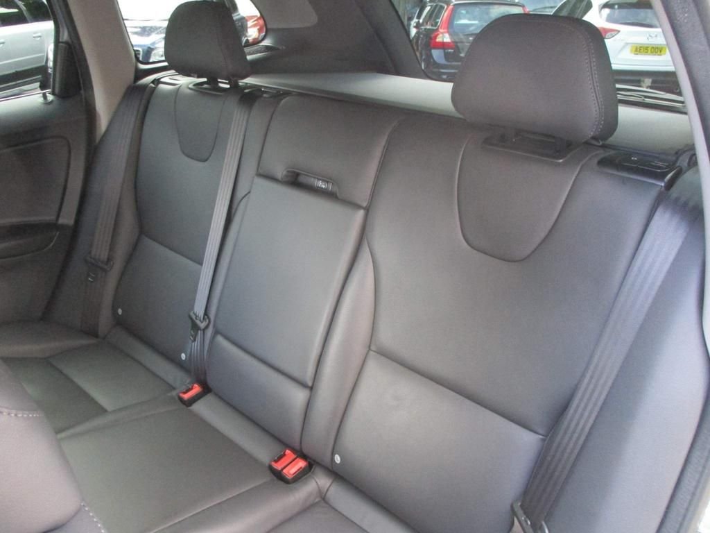 USED 2015 65 VOLVO XC60 2.4 D5 SE LUX NAV AWD 5d 217 BHP FULL SERVICE HISTORY