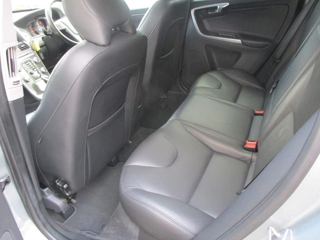 USED 2015 65 VOLVO XC60 2.4 D5 SE LUX NAV AWD 5d 217 BHP FULL SERVICE HISTORY