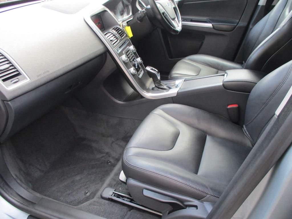 USED 2015 65 VOLVO XC60 2.4 D5 SE LUX NAV AWD 5d 217 BHP FULL SERVICE HISTORY
