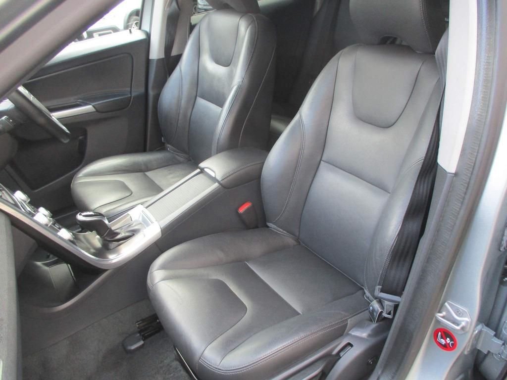 USED 2015 65 VOLVO XC60 2.4 D5 SE LUX NAV AWD 5d 217 BHP FULL SERVICE HISTORY