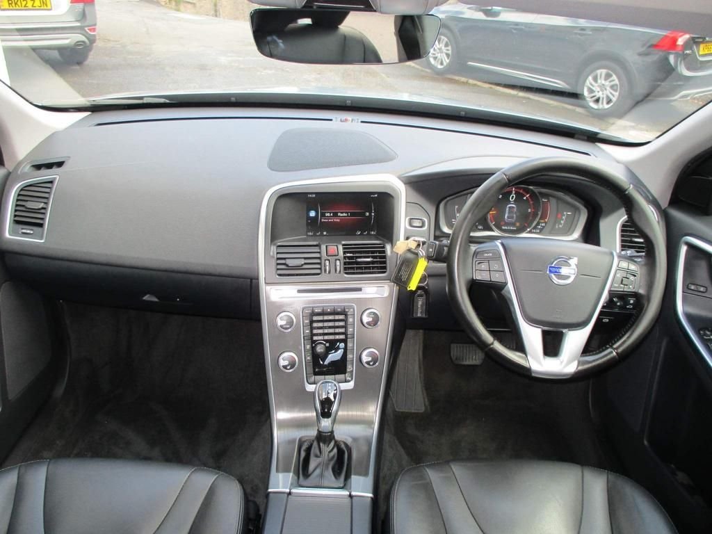 USED 2015 65 VOLVO XC60 2.4 D5 SE LUX NAV AWD 5d 217 BHP FULL SERVICE HISTORY