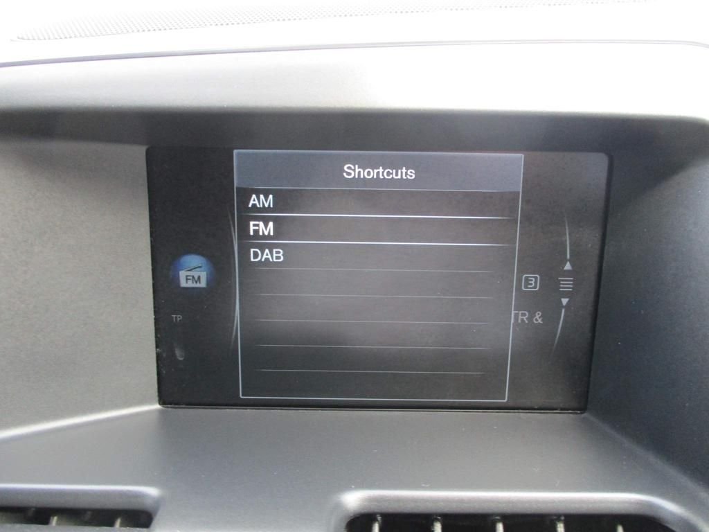 USED 2015 65 VOLVO XC60 2.4 D5 SE LUX NAV AWD 5d 217 BHP FULL SERVICE HISTORY