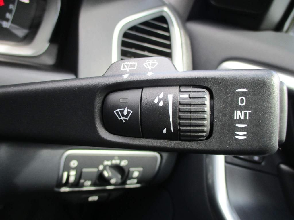 USED 2015 65 VOLVO XC60 2.4 D5 SE LUX NAV AWD 5d 217 BHP FULL SERVICE HISTORY