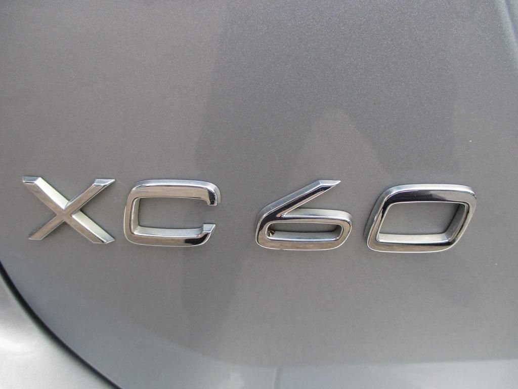 USED 2015 65 VOLVO XC60 2.4 D5 SE LUX NAV AWD 5d 217 BHP FULL SERVICE HISTORY