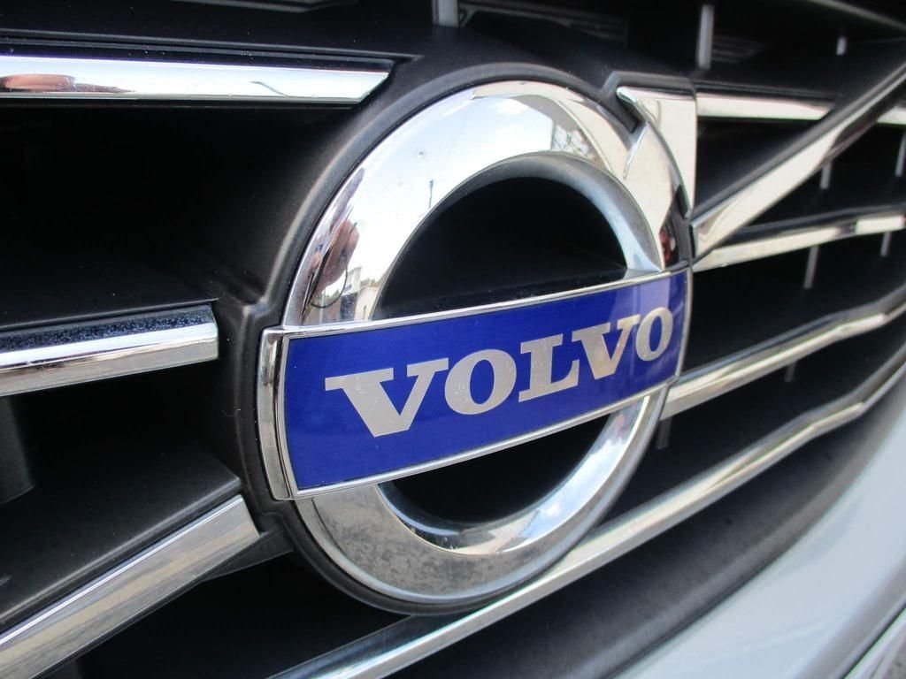USED 2015 65 VOLVO XC60 2.4 D5 SE LUX NAV AWD 5d 217 BHP FULL SERVICE HISTORY