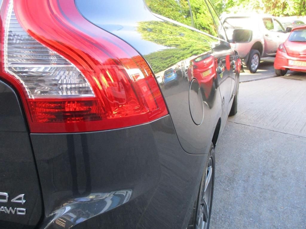 USED 2014 14 VOLVO XC60 2.4 D4 R-DESIGN LUX NAV AWD 5d 161 BHP DAB + SAT NAV