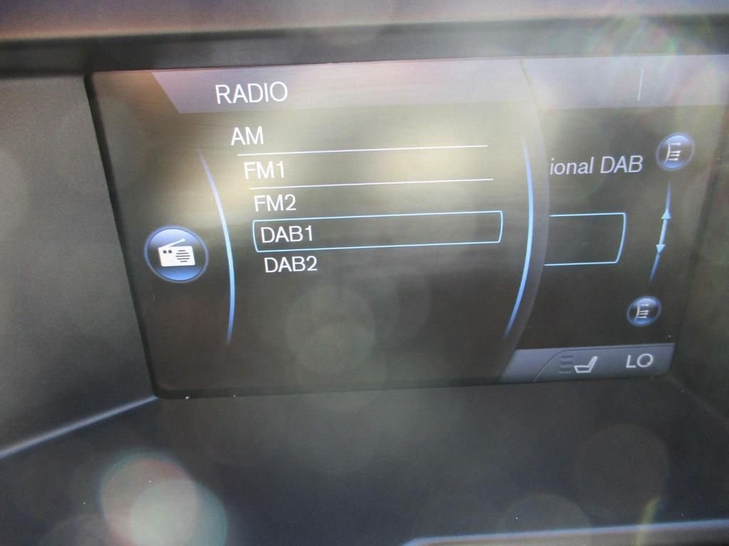 USED 2014 14 VOLVO XC60 2.4 D4 R-DESIGN LUX NAV AWD 5d 161 BHP DAB + SAT NAV