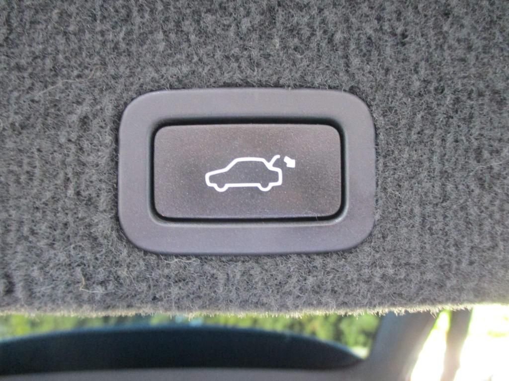 USED 2014 14 VOLVO XC60 2.4 D4 R-DESIGN LUX NAV AWD 5d 161 BHP DAB + SAT NAV