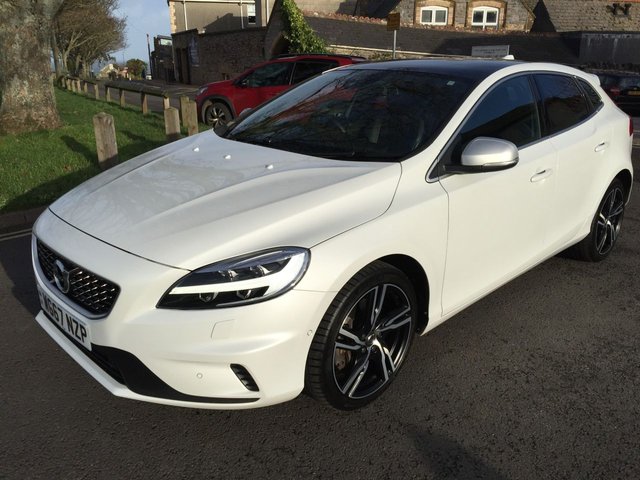 2017 67 Volvo V40 2.0 T5 R-DESIGN PRO 5d AUTO 240 BHP