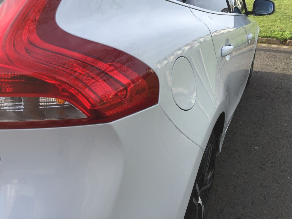 USED 2017 67 VOLVO V40 2.0 T5 R-DESIGN PRO 5d AUTO 240 BHP HATCHBACK