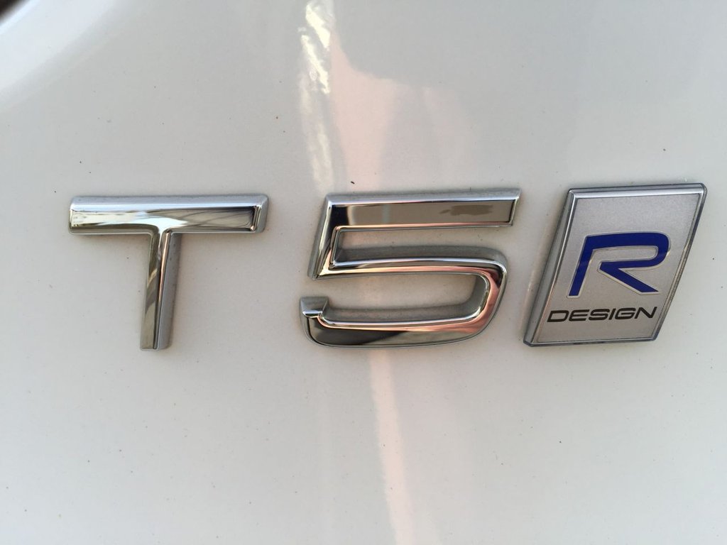 USED 2017 67 VOLVO V40 2.0 T5 R-DESIGN PRO 5d AUTO 240 BHP HATCHBACK