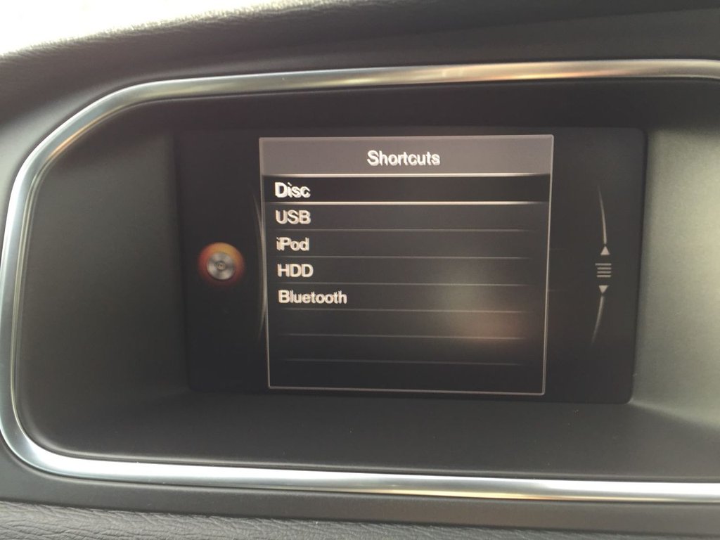 USED 2017 67 VOLVO V40 2.0 T5 R-DESIGN PRO 5d AUTO 240 BHP HATCHBACK