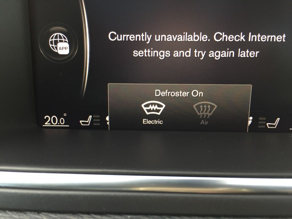 USED 2017 67 VOLVO V40 2.0 T5 R-DESIGN PRO 5d AUTO 240 BHP HATCHBACK
