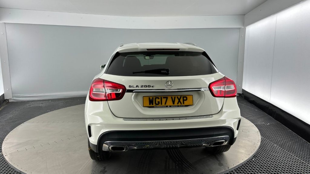 USED 2017 17 MERCEDES-BENZ GLA-CLASS 2.1 GLA 200 D AMG LINE 5d 134 BHP FANTASTIC SPEC CAR