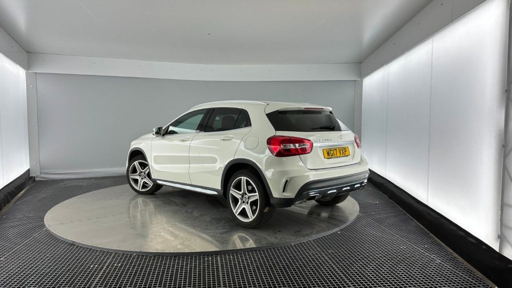 USED 2017 17 MERCEDES-BENZ GLA-CLASS 2.1 GLA 200 D AMG LINE 5d 134 BHP FANTASTIC SPEC CAR