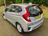 USED 2017 66 HONDA JAZZ 1.3 I-VTEC SE NAVI 5d AUTO 101 BHP 1 RETIRED LADY OWNER //ONLY 6,500 MILES//X5 SERVICE STAMPS//SATNAV//AIRCON//FRONT AND REAR PARK SENSORS//ELEC FOLD MIRRORS//BLUETOOTH//CRUISE CONTROL//MULTI-FUNCTON STEERING WHEEL SE NAVI 5d AUTO 101 BHP 1 RETIRED LADY OWNER //ONLY 6,500 MILES//X5 SERVICE STAMPS//SATNAV//AIRCON//FRONT AND REAR PARK SENSORS//ELEC FOLD MIRRORS//BLUETOOTH//CRUISE CONTROL//MULTI-FUNCTON STEERING WHEEL