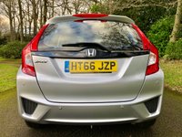 USED 2017 66 HONDA JAZZ 1.3 I-VTEC SE NAVI 5d AUTO 101 BHP 1 RETIRED LADY OWNER //ONLY 6,500 MILES//X5 SERVICE STAMPS//SATNAV//AIRCON//FRONT AND REAR PARK SENSORS//ELEC FOLD MIRRORS//BLUETOOTH//CRUISE CONTROL//MULTI-FUNCTON STEERING WHEEL SE NAVI 5d AUTO 101 BHP 1 RETIRED LADY OWNER //ONLY 6,500 MILES//X5 SERVICE STAMPS//SATNAV//AIRCON//FRONT AND REAR PARK SENSORS//ELEC FOLD MIRRORS//BLUETOOTH//CRUISE CONTROL//MULTI-FUNCTON STEERING WHEEL