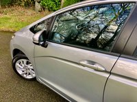 USED 2017 66 HONDA JAZZ 1.3 I-VTEC SE NAVI 5d AUTO 101 BHP 1 RETIRED LADY OWNER //ONLY 6,500 MILES//X5 SERVICE STAMPS//SATNAV//AIRCON//FRONT AND REAR PARK SENSORS//ELEC FOLD MIRRORS//BLUETOOTH//CRUISE CONTROL//MULTI-FUNCTON STEERING WHEEL SE NAVI 5d AUTO 101 BHP 1 RETIRED LADY OWNER //ONLY 6,500 MILES//X5 SERVICE STAMPS//SATNAV//AIRCON//FRONT AND REAR PARK SENSORS//ELEC FOLD MIRRORS//BLUETOOTH//CRUISE CONTROL//MULTI-FUNCTON STEERING WHEEL