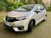 USED 2017 66 HONDA JAZZ 1.3 I-VTEC SE NAVI 5d AUTO 101 BHP 1 RETIRED LADY OWNER //ONLY 6,500 MILES//X5 SERVICE STAMPS//SATNAV//AIRCON//FRONT AND REAR PARK SENSORS//ELEC FOLD MIRRORS//BLUETOOTH//CRUISE CONTROL//MULTI-FUNCTON STEERING WHEEL SE NAVI 5d AUTO 101 BHP 1 RETIRED LADY OWNER //ONLY 6,500 MILES//X5 SERVICE STAMPS//SATNAV//AIRCON//FRONT AND REAR PARK SENSORS//ELEC FOLD MIRRORS//BLUETOOTH//CRUISE CONTROL//MULTI-FUNCTON STEERING WHEEL