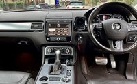 USED 2015 15 VOLKSWAGEN TOUAREG 3.0 V6 R-LINE TDI BLUEMOTION TECHNOLOGY 5d AUTO 259 BHP//ULEZ COMPLIANT EURO6//1 PRIVATE OWNER FROM NEW//FULL  HEATED LEATHER UPHOLSTREY//PANORAMIC GLASS ROOF//SANAV/ Detachable Tow Bar R-LINE TDI BLUEMOTION TECHNOLOGY 5d AUTO 259 BHP//ULEZ COMPLIANT EURO6//1 PRIVATE OWNER FROM NEW// FULL   HEATED LEATHER UPHOLSTREY//PANORAMIC GLASS ROOF//SANAV/ Detachable Tow Bar