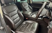 USED 2015 15 VOLKSWAGEN TOUAREG 3.0 V6 R-LINE TDI BLUEMOTION TECHNOLOGY 5d AUTO 259 BHP//ULEZ COMPLIANT EURO6//1 PRIVATE OWNER FROM NEW//FULL  HEATED LEATHER UPHOLSTREY//PANORAMIC GLASS ROOF//SANAV/ Detachable Tow Bar R-LINE TDI BLUEMOTION TECHNOLOGY 5d AUTO 259 BHP//ULEZ COMPLIANT EURO6//1 PRIVATE OWNER FROM NEW// FULL   HEATED LEATHER UPHOLSTREY//PANORAMIC GLASS ROOF//SANAV/ Detachable Tow Bar