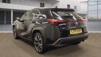 USED 2020 70 LEXUS UX 2.0 250H 5d 108 BHP SAT NAV SUNROOF HEAD UP DISPLAY REAR CAMERA PARKING SENSORS 1 OWNER LEXUS SERVICE HISTORY LEXUS WARRANTY TILL SEPT 2030