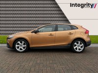 USED 2014 14 VOLVO V40 1.6 D2 CROSS COUNTRY LUX 5d 113 BHP BLUETOOTH HANDSFREE - USB INPUT - CLIMATE CONTROL - DAB RADIO - XENON HEADLIGHTS - RAIN SENSING WIPERS