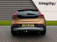 USED 2014 14 VOLVO V40 1.6 D2 CROSS COUNTRY LUX 5d 113 BHP BLUETOOTH HANDSFREE - USB INPUT - CLIMATE CONTROL - DAB RADIO - XENON HEADLIGHTS - RAIN SENSING WIPERS