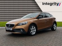USED 2014 14 VOLVO V40 1.6 D2 CROSS COUNTRY LUX 5d 113 BHP BLUETOOTH HANDSFREE - USB INPUT - CLIMATE CONTROL - DAB RADIO - XENON HEADLIGHTS - RAIN SENSING WIPERS