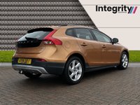 USED 2014 14 VOLVO V40 1.6 D2 CROSS COUNTRY LUX 5d 113 BHP BLUETOOTH HANDSFREE - USB INPUT - CLIMATE CONTROL - DAB RADIO - XENON HEADLIGHTS - RAIN SENSING WIPERS