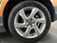 USED 2014 14 VOLVO V40 1.6 D2 CROSS COUNTRY LUX 5d 113 BHP BLUETOOTH HANDSFREE - USB INPUT - CLIMATE CONTROL - DAB RADIO - XENON HEADLIGHTS - RAIN SENSING WIPERS
