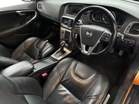USED 2014 14 VOLVO V40 1.6 D2 CROSS COUNTRY LUX 5d 113 BHP BLUETOOTH HANDSFREE - USB INPUT - CLIMATE CONTROL - DAB RADIO - XENON HEADLIGHTS - RAIN SENSING WIPERS