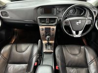 USED 2014 14 VOLVO V40 1.6 D2 CROSS COUNTRY LUX 5d 113 BHP BLUETOOTH HANDSFREE - USB INPUT - CLIMATE CONTROL - DAB RADIO - XENON HEADLIGHTS - RAIN SENSING WIPERS