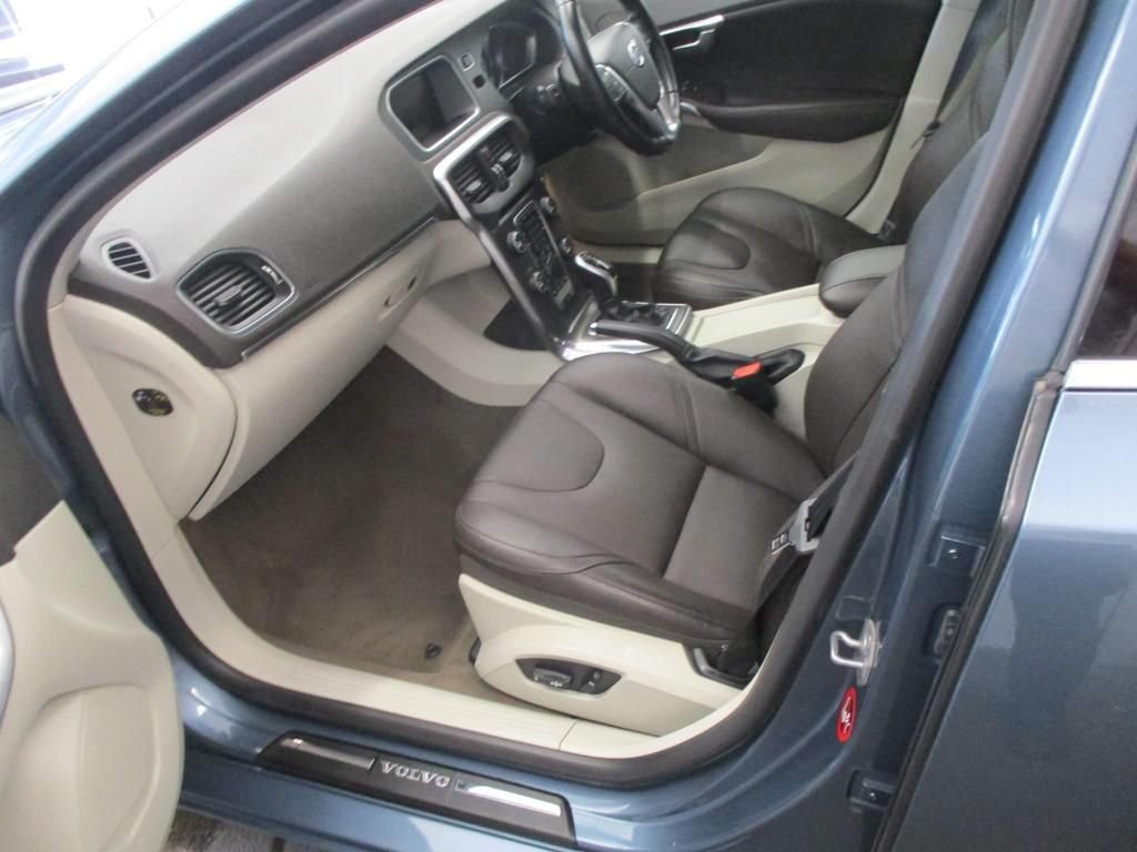 USED 2014 64 VOLVO V40 VOLVO V40 1.6 T4 SE Powershift Euro 5 (s/s) 5dr 