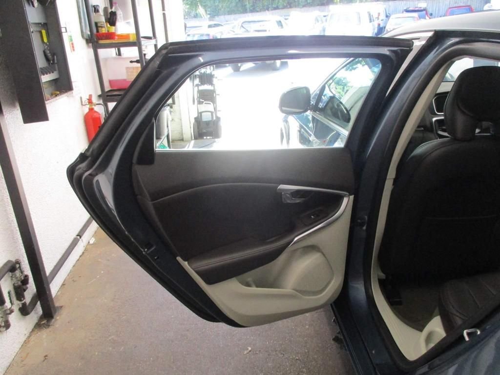 USED 2014 64 VOLVO V40 VOLVO V40 1.6 T4 SE Powershift Euro 5 (s/s) 5dr 