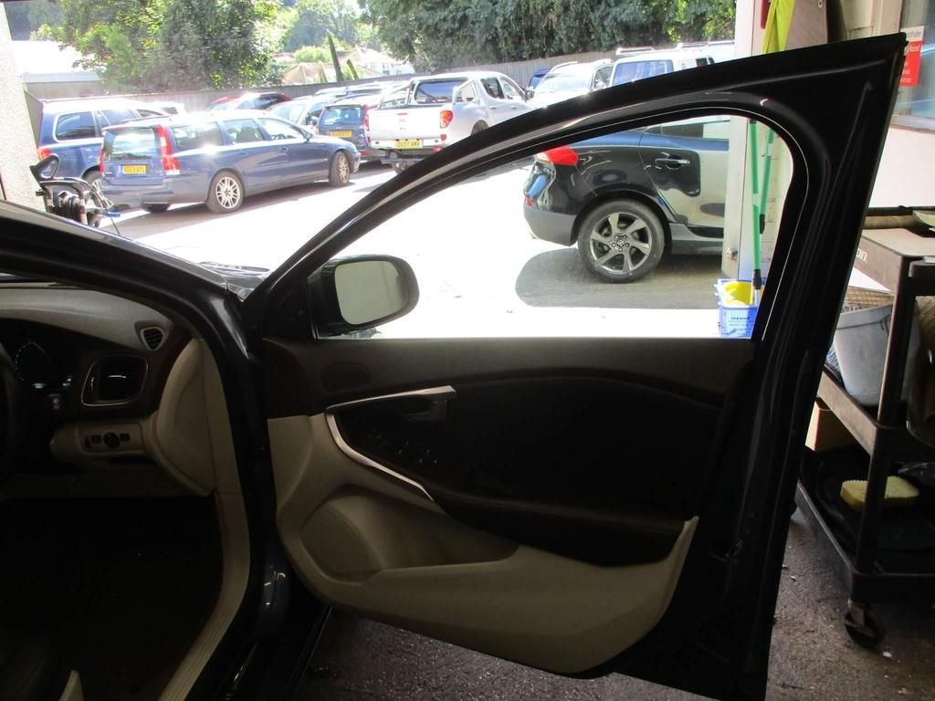 USED 2014 64 VOLVO V40 VOLVO V40 1.6 T4 SE Powershift Euro 5 (s/s) 5dr 