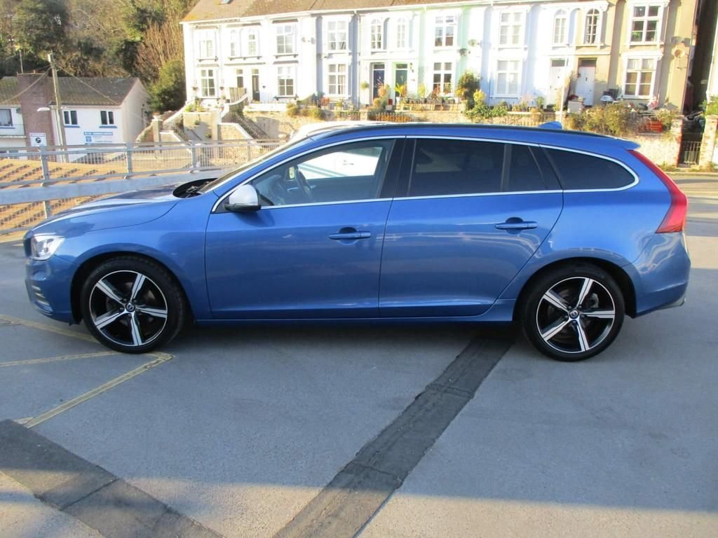 USED 2017 67 VOLVO V60 2.0 D3 R-DESIGN NAV 5d 148 BHP FULL SERVICE HISTORY