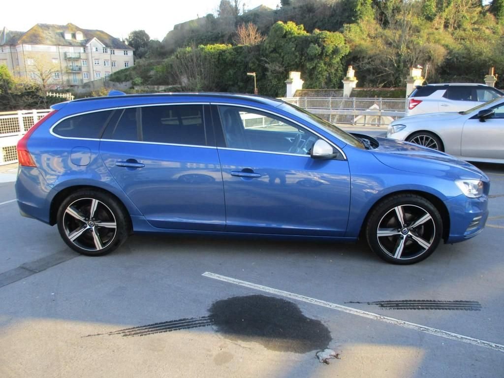 USED 2017 67 VOLVO V60 2.0 D3 R-DESIGN NAV 5d 148 BHP FULL SERVICE HISTORY