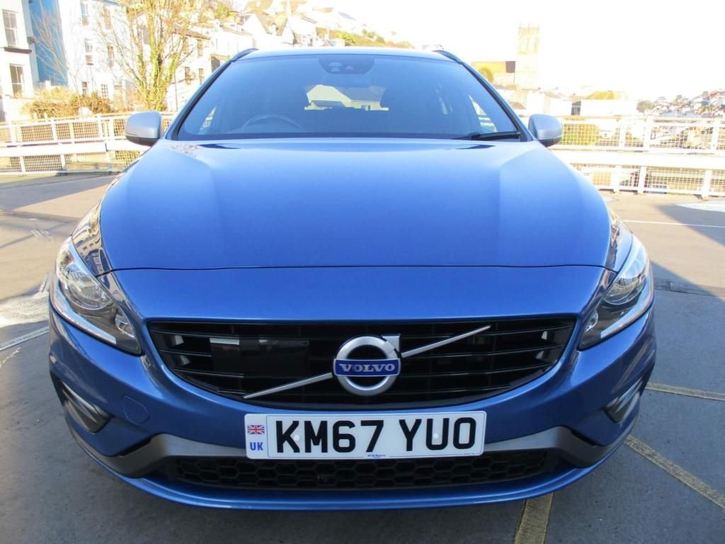 USED 2017 67 VOLVO V60 2.0 D3 R-DESIGN NAV 5d 148 BHP FULL SERVICE HISTORY