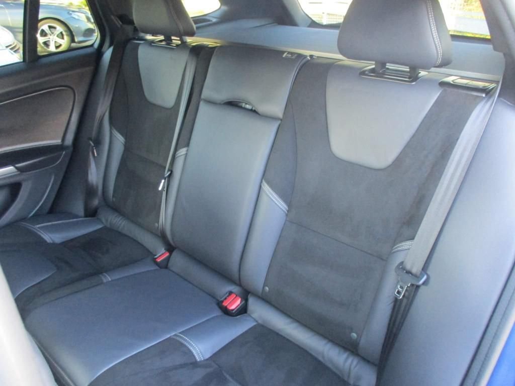 USED 2017 67 VOLVO V60 2.0 D3 R-DESIGN NAV 5d 148 BHP FULL SERVICE HISTORY