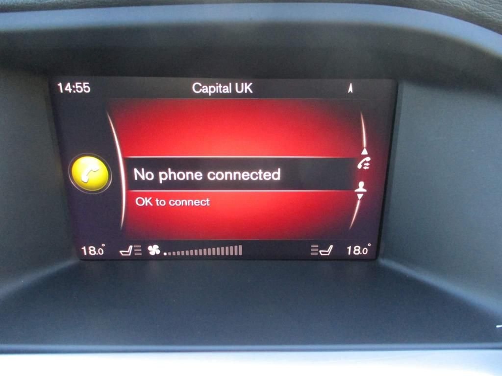 USED 2017 67 VOLVO V60 2.0 D3 R-DESIGN NAV 5d 148 BHP FULL SERVICE HISTORY