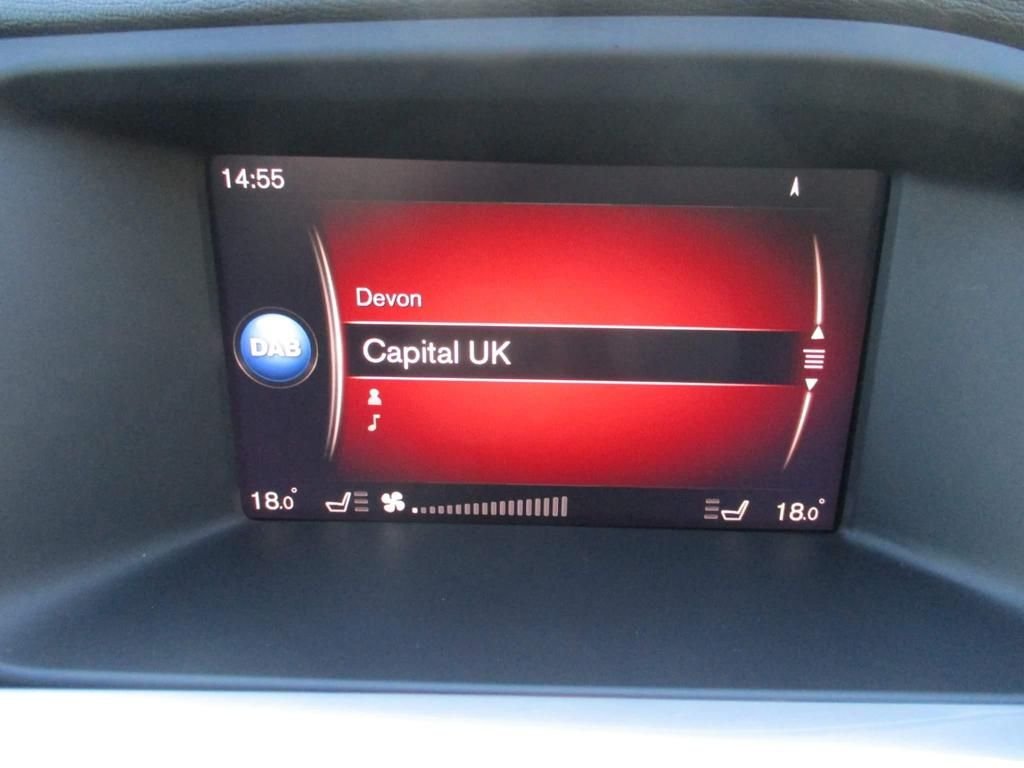 USED 2017 67 VOLVO V60 2.0 D3 R-DESIGN NAV 5d 148 BHP FULL SERVICE HISTORY